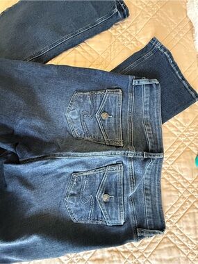 Silver Jeans Women’s Dark Blue Boot Cut Jeans with Back Pocket Detail